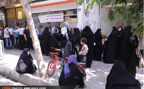 برق‌گرفتگی پنج زن در صف مرغ دولتی