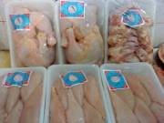 استان کرمانشاه نه‌تنها مرغ مورد نیاز خود را تولید می‌کند، بلکه روزانه 15 تن که مازاد بر نیاز است، منجمد می‌کند.