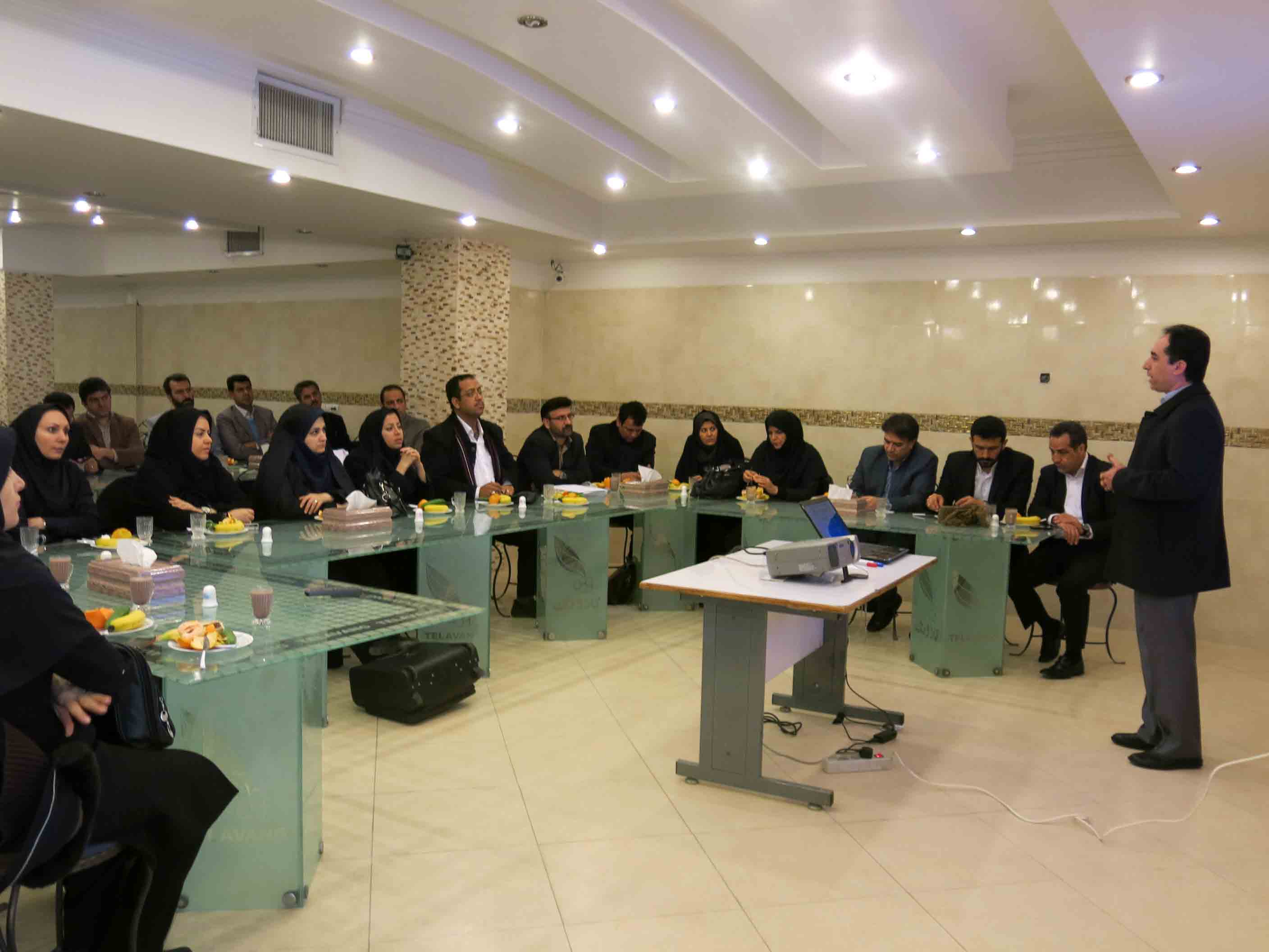 بازدید مدیرکل سلامت و بهداشت شهرداری تهران و هیئت همراه از کارخانه صنایع تخم مرغ تلاونگ